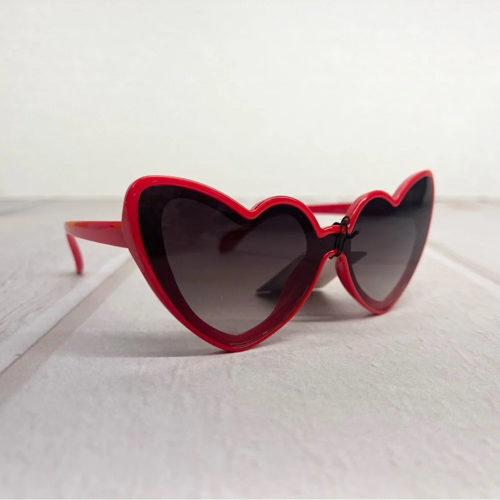 Trendy Heart Shaped Sunglasses – Multiple Colors Available‎ ❤️